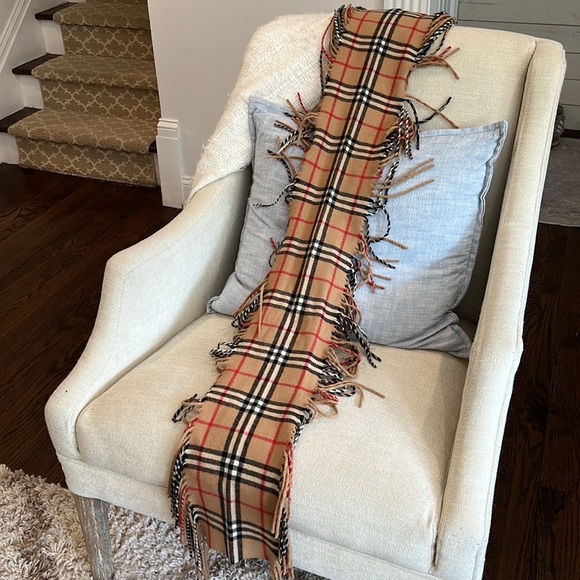 BURBERRY Classic Vintage Check Fringed 100% Cashmere Scarf - Picture 6 of 7